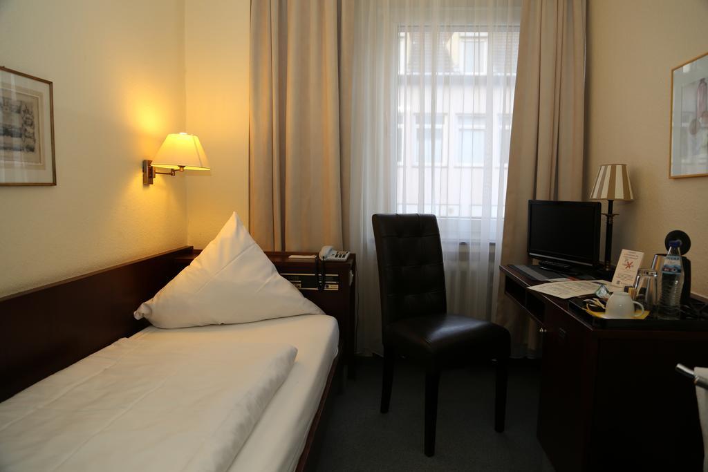 Hotel Loehndorf بون الغرفة الصورة